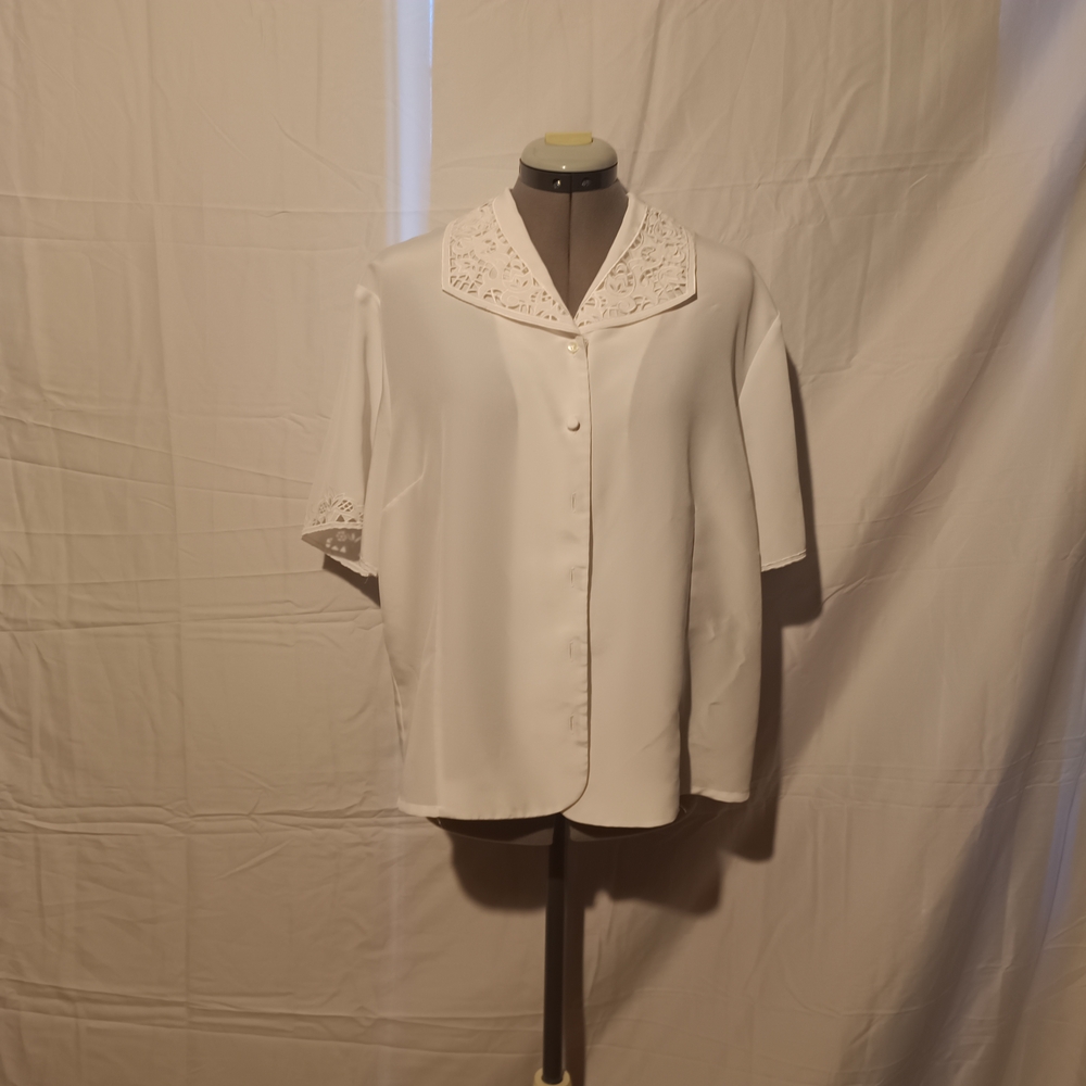 🍋 Classic & Chic Elizabeth Williams White Blouse – Size XLG (1636021)
